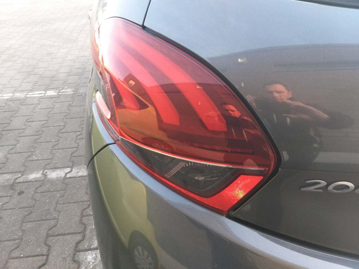 Peugeot 208 original R&uuml;cklicht R&uuml;ckleuchte Schlussleuchte links Facelift Bj.2015